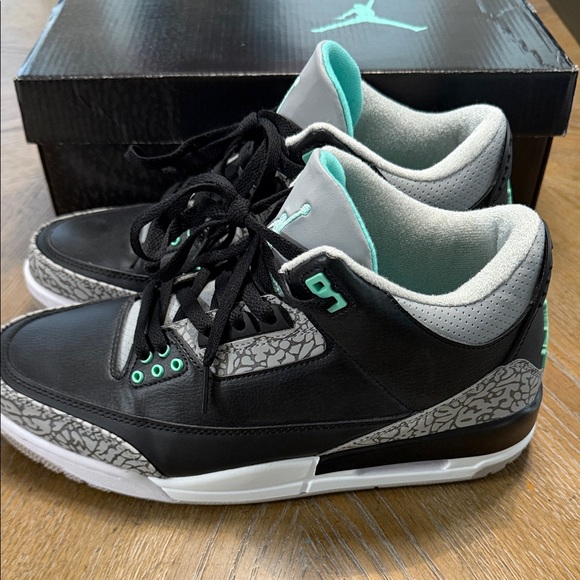 Jordan Black Mint Green Elephant Print Low-Top Sneakers - Picture 3 of 5